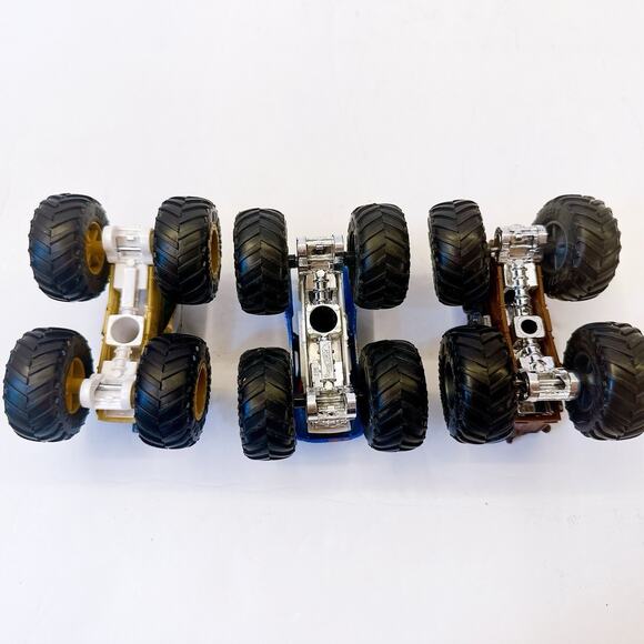 ❌SOLD❌ Hot Wheels Monster Trucks Race Ace #68 Scratch Attack, Star War Chewbacca - Picture 9 of 9